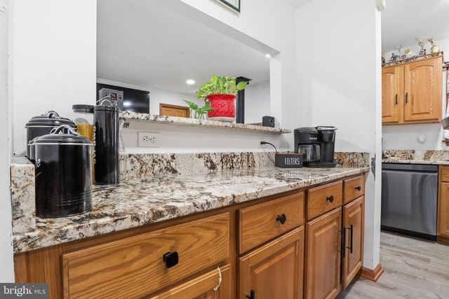 25 HAKE RD, Dover, PA 17315