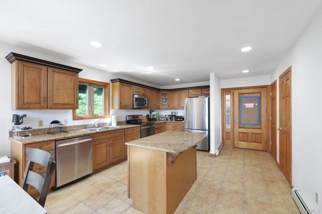 993 Hurd Road, Swan Lake, NY 12783
