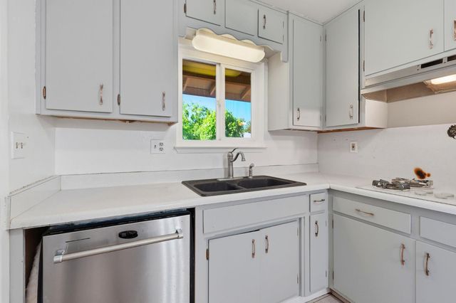 2433 Kildare Ln, Modesto, CA 95354