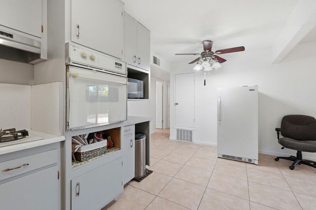 2433 Kildare Ln, Modesto, CA 95354