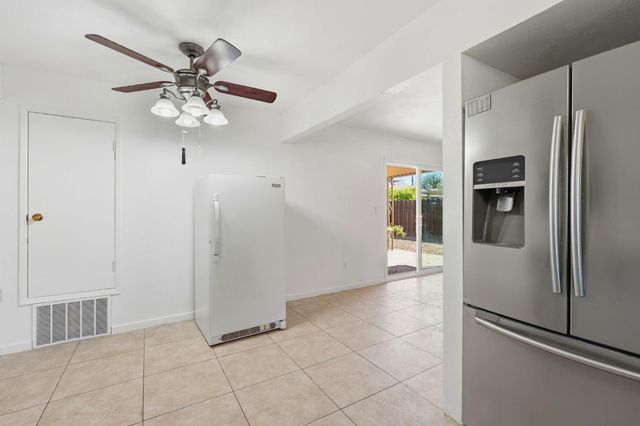 2433 Kildare Ln, Modesto, CA 95354