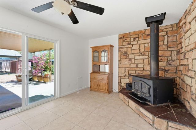2433 Kildare Ln, Modesto, CA 95354
