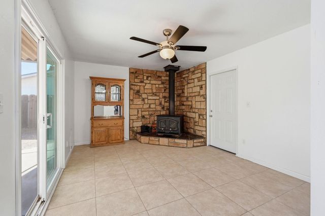 2433 Kildare Ln, Modesto, CA 95354