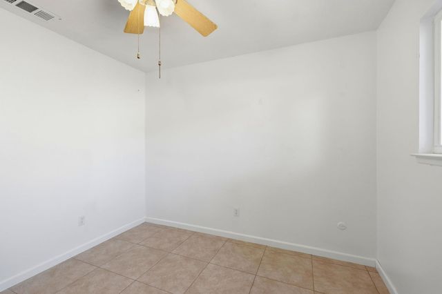 2433 Kildare Ln, Modesto, CA 95354
