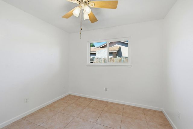 2433 Kildare Ln, Modesto, CA 95354