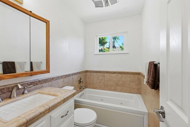 2433 Kildare Ln, Modesto, CA 95354