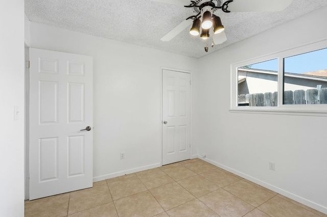 2433 Kildare Ln, Modesto, CA 95354