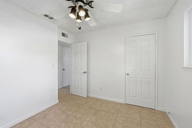 2433 Kildare Ln, Modesto, CA 95354