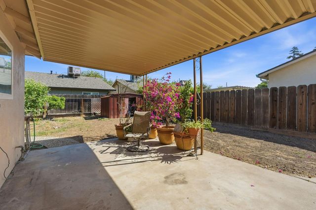 2433 Kildare Ln, Modesto, CA 95354