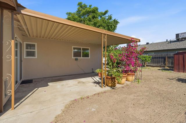 2433 Kildare Ln, Modesto, CA 95354