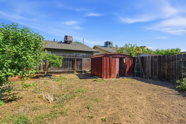 2433 Kildare Ln, Modesto, CA 95354