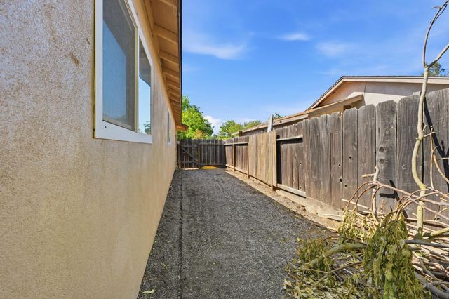 2433 Kildare Ln, Modesto, CA 95354