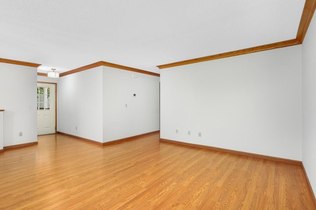 3563 Blue Jay Way 100, Eagan, MN 55123