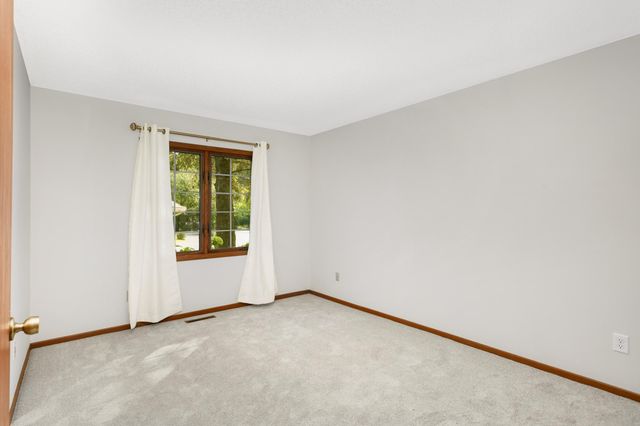 3563 Blue Jay Way 100, Eagan, MN 55123