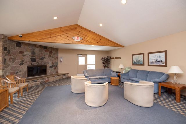 3563 Blue Jay Way 100, Eagan, MN 55123