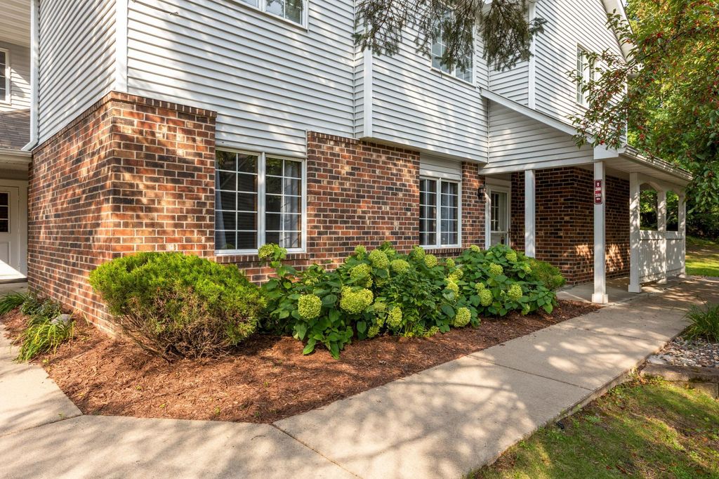 3563 Blue Jay Way 100, Eagan, MN 55123