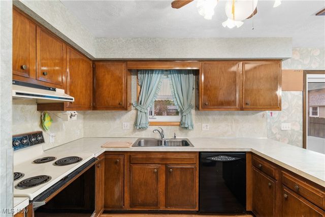 1808 Pauli Street, Canal Fulton, OH 44614