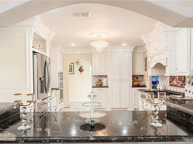 908-932 S Cesar Chavez Road S, Edinburg, TX 78542