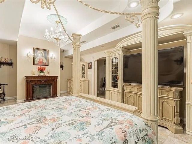 908-932 S Cesar Chavez Road S, Edinburg, TX 78542