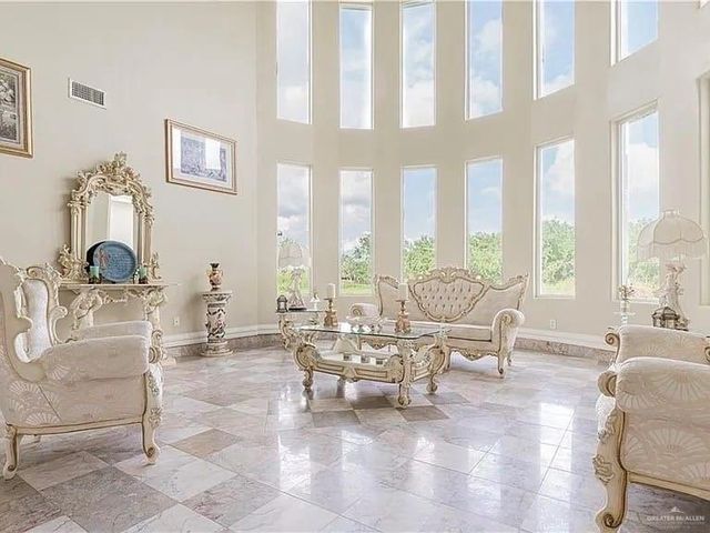 908-932 S Cesar Chavez Road S, Edinburg, TX 78542