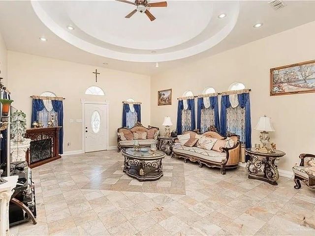 908-932 S Cesar Chavez Road S, Edinburg, TX 78542