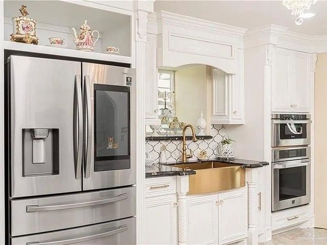 908-932 S Cesar Chavez Road S, Edinburg, TX 78542