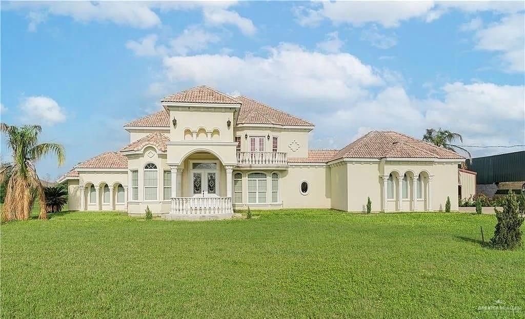 908-932 S Cesar Chavez Road S, Edinburg, TX 78542