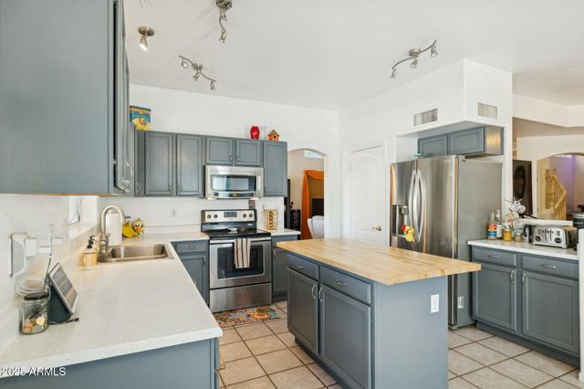 83 N AMBER Court, Chandler, AZ 85225