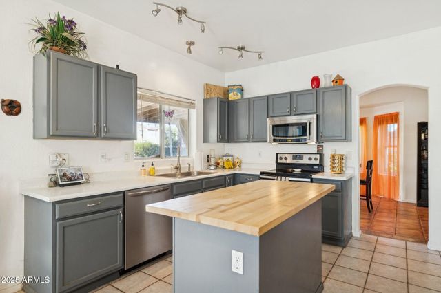 83 N AMBER Court, Chandler, AZ 85225