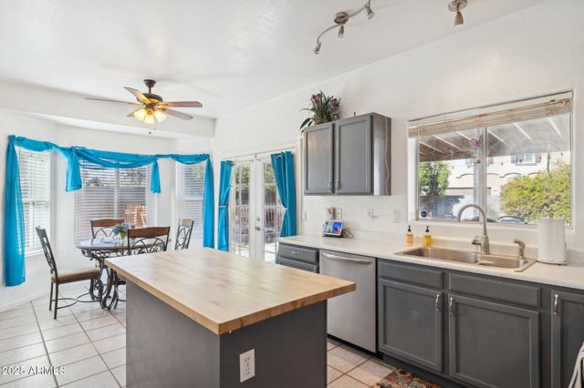 83 N AMBER Court, Chandler, AZ 85225