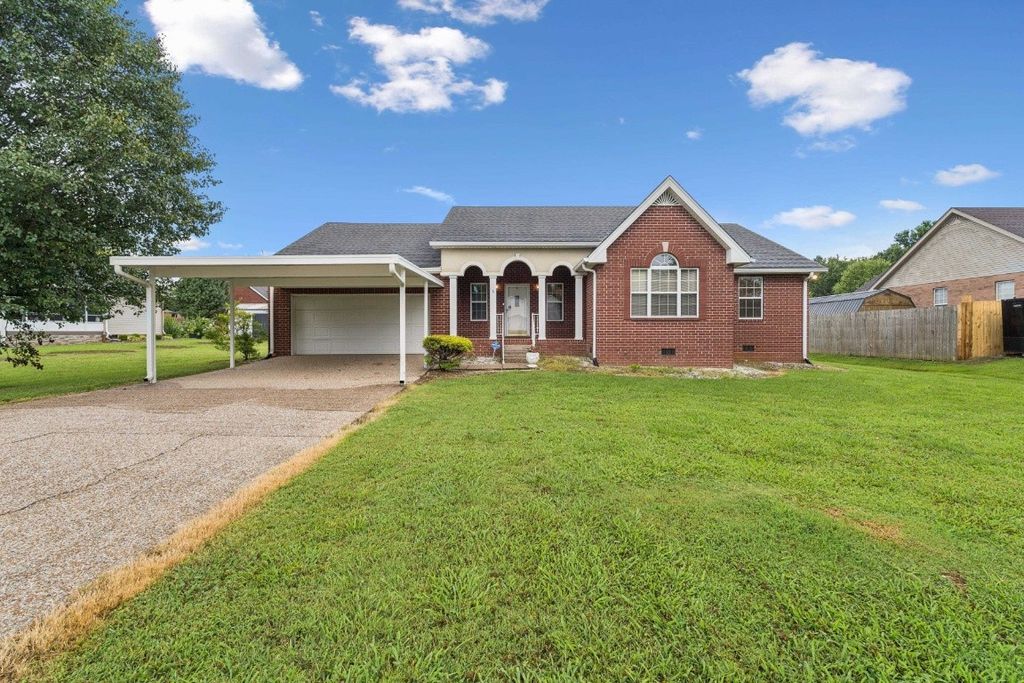 1011 Shirley Dr, Lebanon, TN 37087