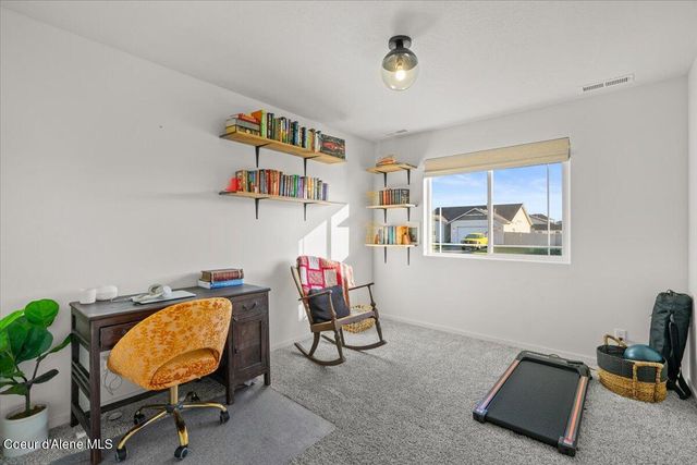 10101 N Belgrave Loop, Hayden, ID 83835