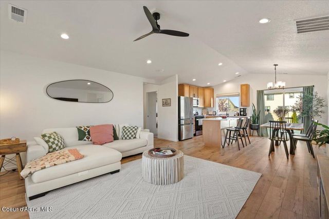 10101 N Belgrave Loop, Hayden, ID 83835