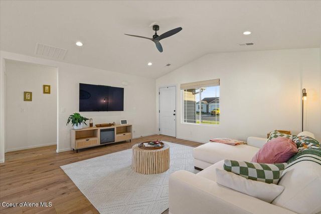 10101 N Belgrave Loop, Hayden, ID 83835