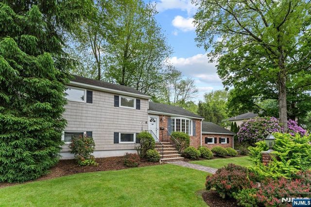 8 Brook Way, Demarest, NJ 07627