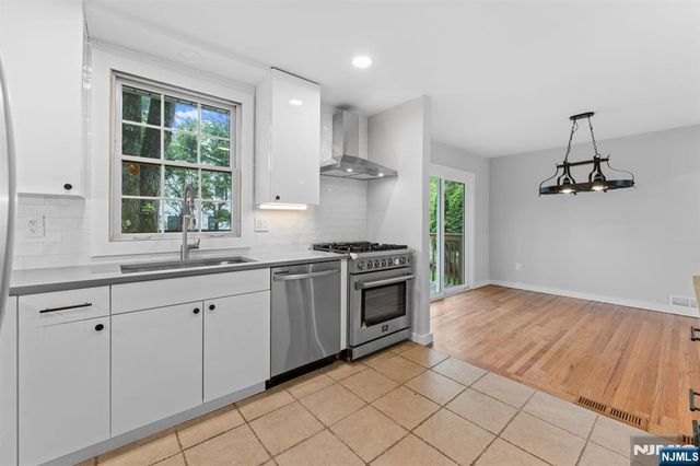 8 Brook Way, Demarest, NJ 07627