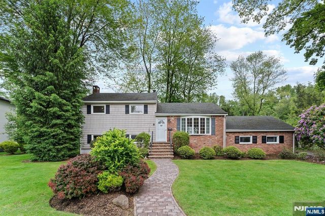 8 Brook Way, Demarest, NJ 07627