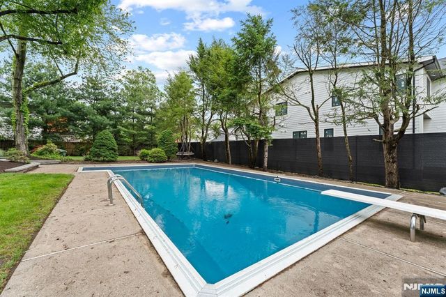 8 Brook Way, Demarest, NJ 07627