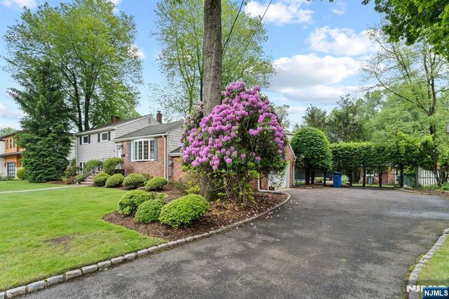 8 Brook Way, Demarest, NJ 07627