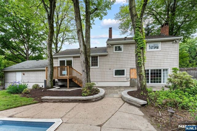 8 Brook Way, Demarest, NJ 07627