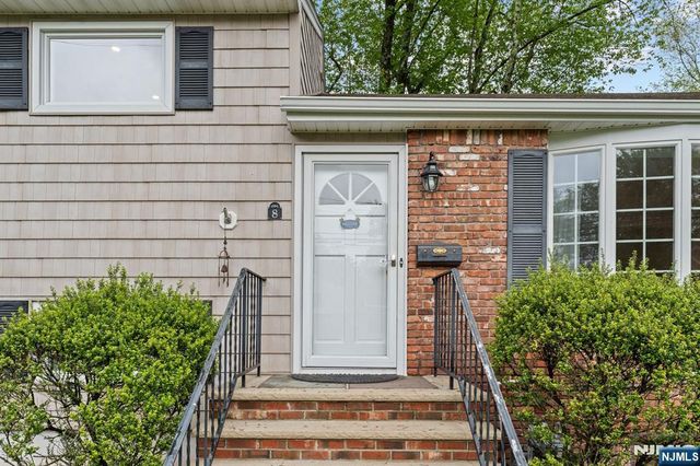 8 Brook Way, Demarest, NJ 07627
