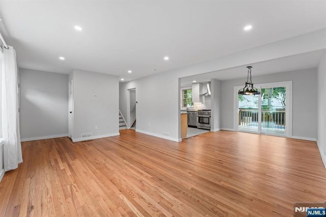 8 Brook Way, Demarest, NJ 07627