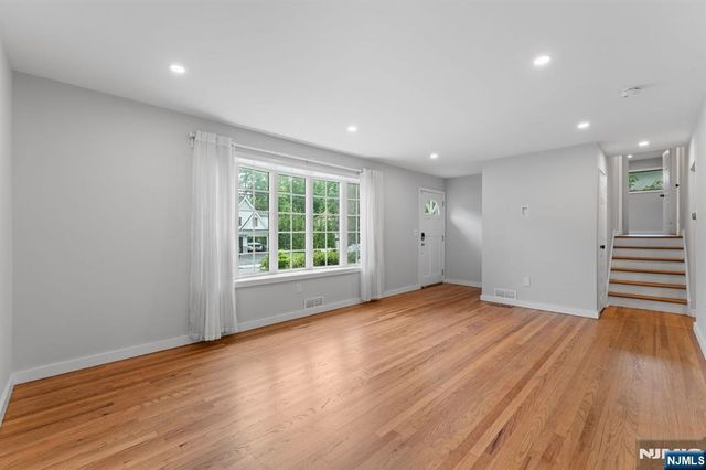 8 Brook Way, Demarest, NJ 07627