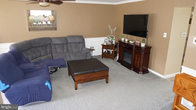 209 FARLEIGH COURT, Langhorne, PA 19047