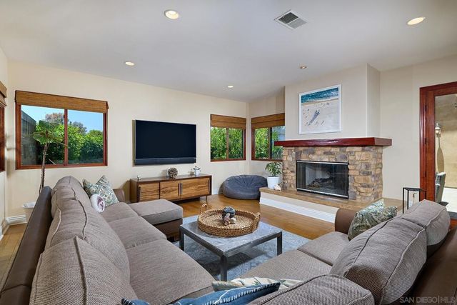 645 N. Rios, Solana Beach, CA 92075