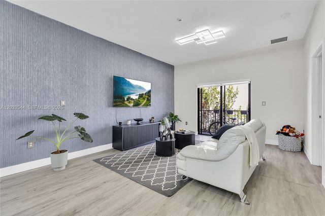 7925 NW 104th Avenue 28, Doral, FL 33178