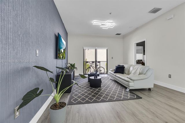 7925 NW 104th Avenue 28, Doral, FL 33178