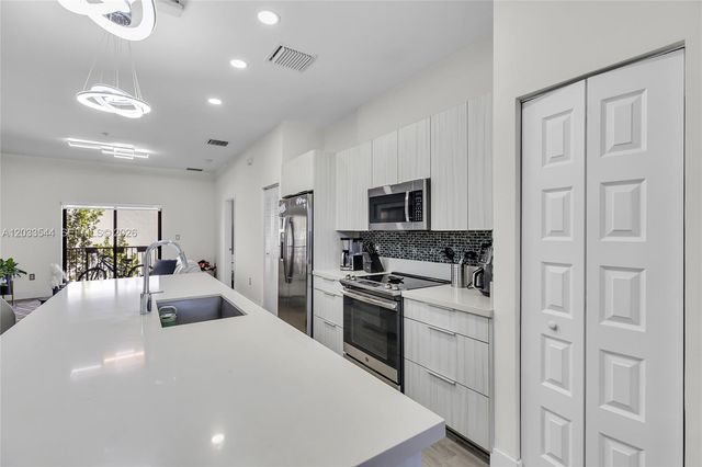 7925 NW 104th Avenue 28, Doral, FL 33178