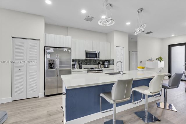7925 NW 104th Avenue 28, Doral, FL 33178