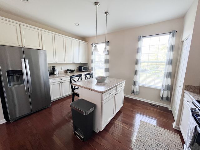 1641 Deer Pointe Drive, South Elgin, IL 60177